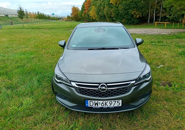 Opel Astra cena 53400 przebieg: 77000, rok produkcji 2017 z Wrocław małe 232